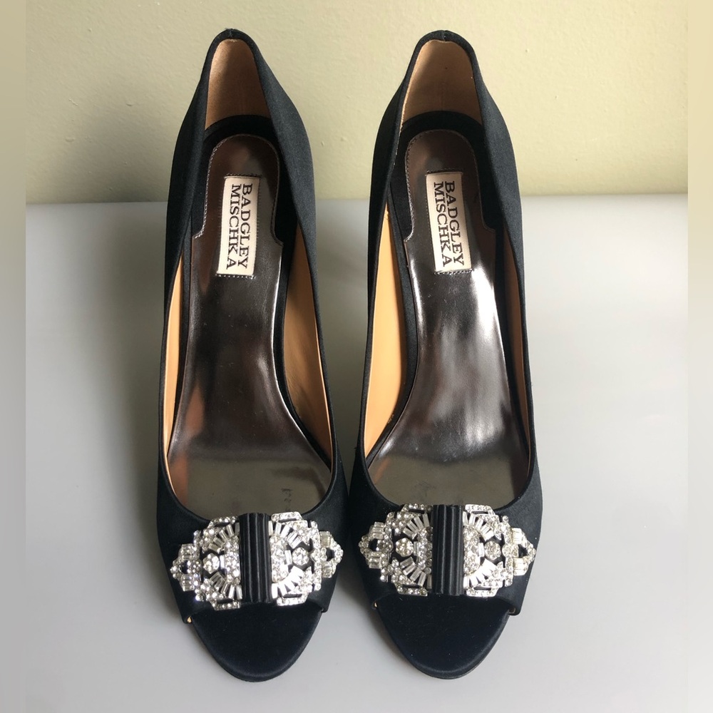 Badgley Mischka Satin Crystal Embellishments Pumps Size: US 9.5